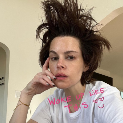 Emily Hampshire profile Photo