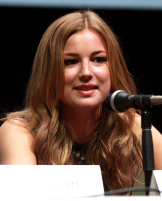 Emily VanCamp profile Photo