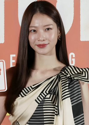 Gong Seung-yeon profile Photo