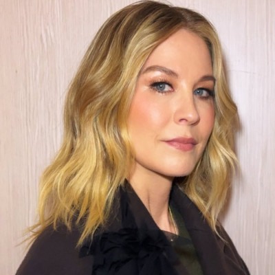 Jenna Elfman profile Photo