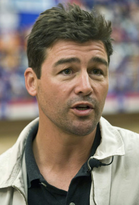 Kyle Chandler profile Photo