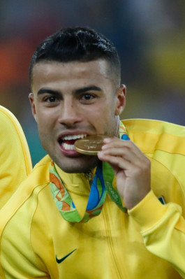 Rafinha (footballer, born February 1993) profile Photo