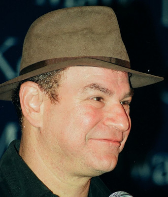 Robert Wuhl profile Photo