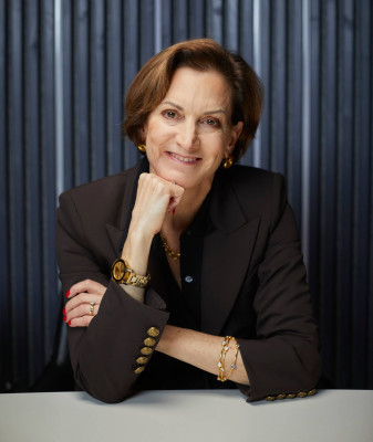 Anne Applebaum profile Photo