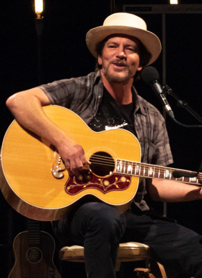 Eddie Vedder profile Photo