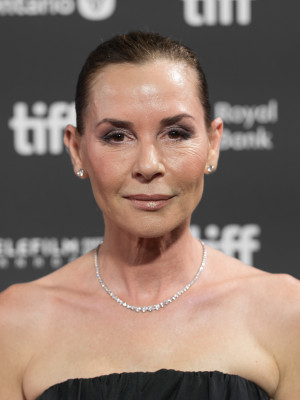 Embeth Davidtz profile Photo