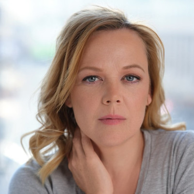 Emily Bergl profile Photo