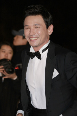 Hwang Jung-min profile Photo