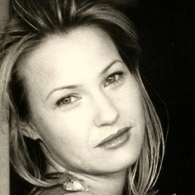 Joey Lauren Adams profile Photo