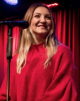 Julia Michaels profile Photo