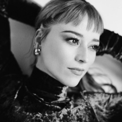 Karine Vanasse profile Photo