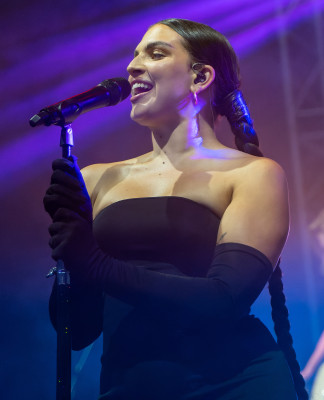 Mae Muller profile Photo