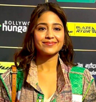 Shweta Tripathi profile Photo