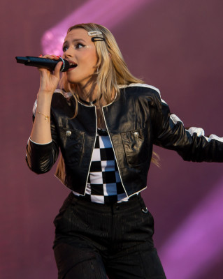Angèle (singer) profile Photo