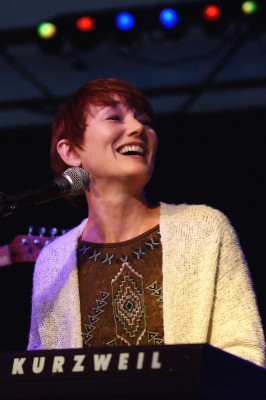 Lari White profile Photo