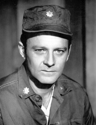 Larry Linville profile Photo