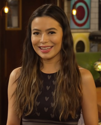 Miranda Cosgrove profile Photo