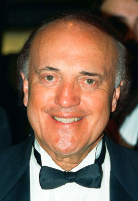 Peter Arnett profile Photo