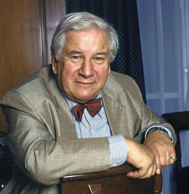 Peter Ustinov profile Photo