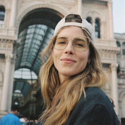 Emily Bett Rickards profile Photo