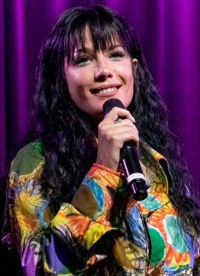 Halsey (singer) profile Photo