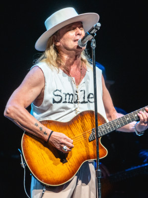 Robin Zander profile Photo