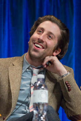 Simon Helberg profile Photo
