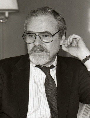 Alan J. Pakula profile Photo