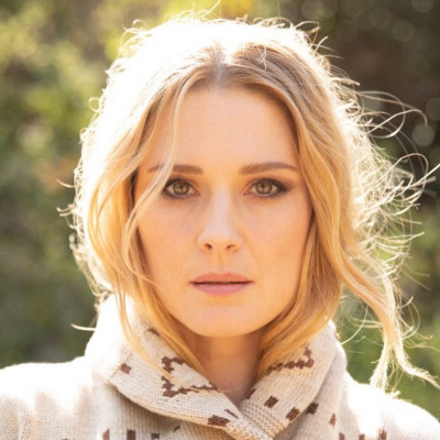 Alexandra Breckenridge profile Photo