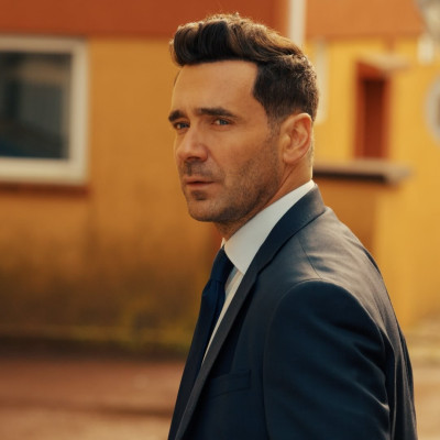 Allan Hawco profile Photo