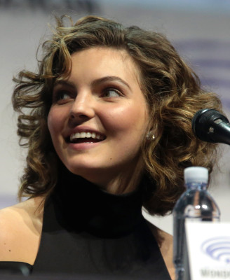 Camren Bicondova profile Photo