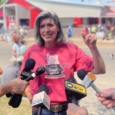 Joni Ernst profile Photo