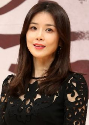 Lee Bo-young profile Photo