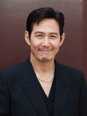 Lee Jung-jae profile Photo