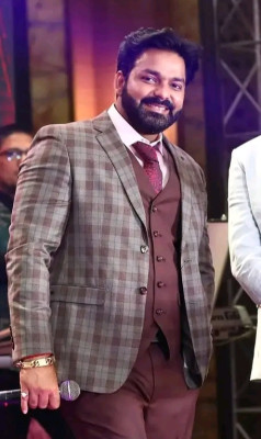 Pawan Singh profile Photo