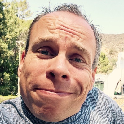 Warwick Davis profile Photo