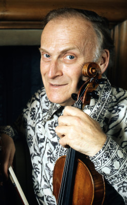 Yehudi Menuhin profile Photo