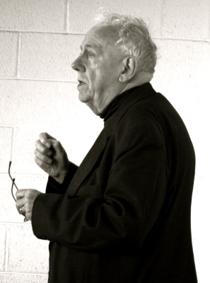 Alasdair MacIntyre profile Photo