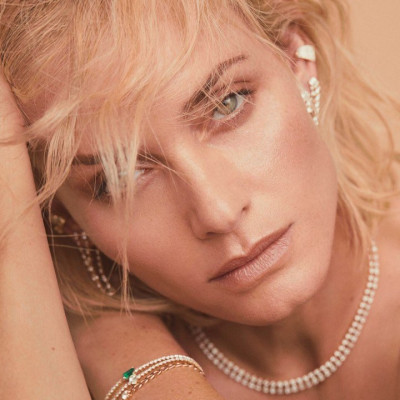 Amber Valletta profile Photo