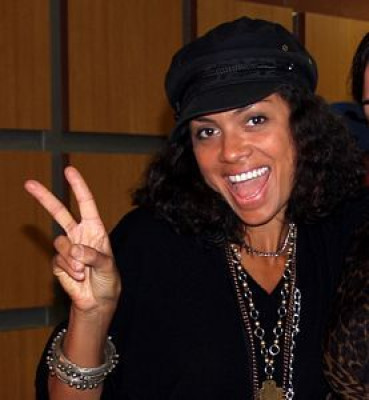 Amel Larrieux profile Photo