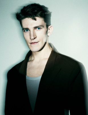 Ewan Mitchell profile Photo
