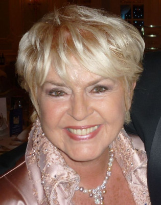Gloria Hunniford profile Photo