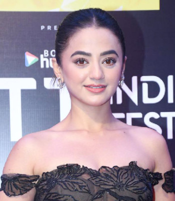 Helly Shah profile Photo