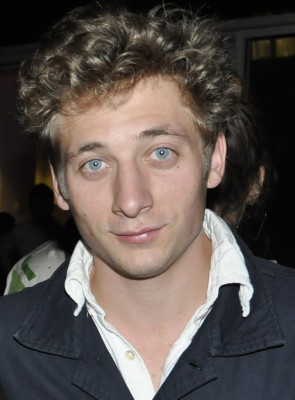 Jeremy Allen White profile Photo