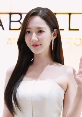 Park Min-young profile Photo