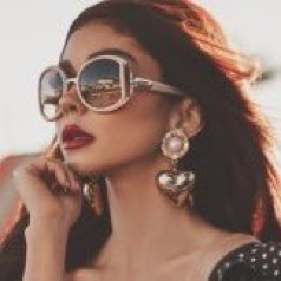 Sarah Hyland profile Photo