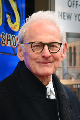 Victor Garber profile Photo