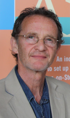 Anton Lesser profile Photo
