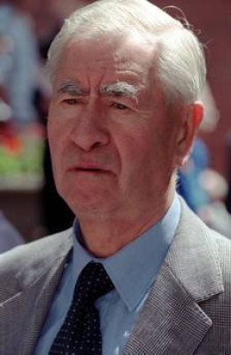 Bill Pertwee profile Photo