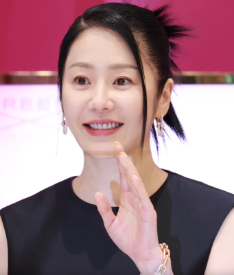 Go Hyun-jung profile Photo